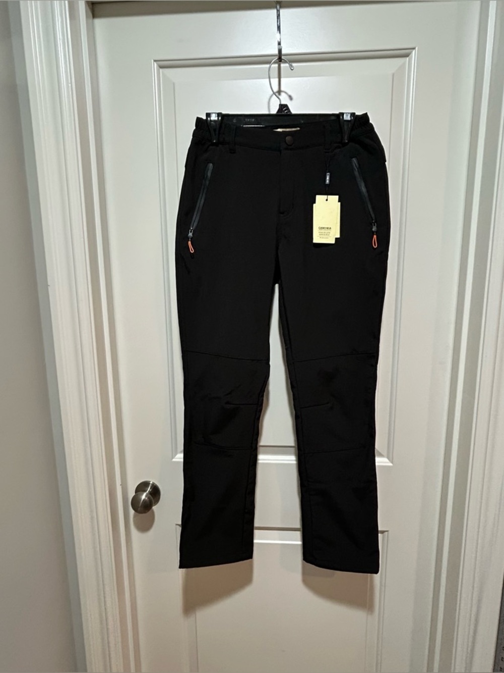Cami Mia women’s size 28x30” Black Cargo Pants with Zip Pockets. NWT. Retail
$50